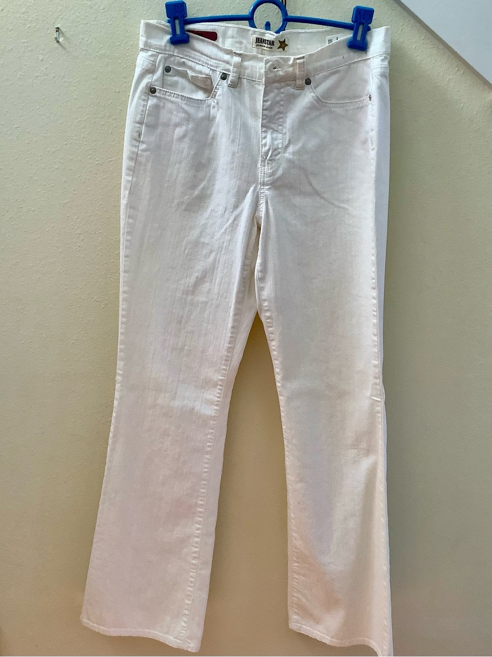jeanstar White Women's Straight-Leg Jeans